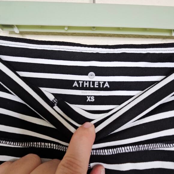 Athleta Stripes chaturanga capri black and white capri length leggings size xs - Picture 4 of 5